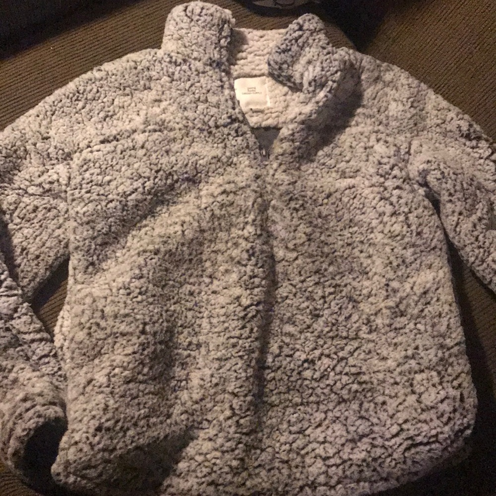 Thread supply pullover
